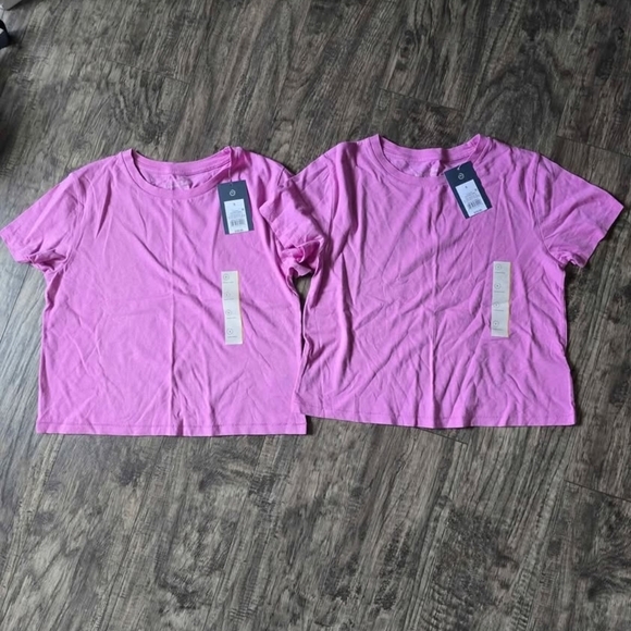 Universal Thread Tops - NWT Bundlr Of 2 Universal Thread T-Shirts